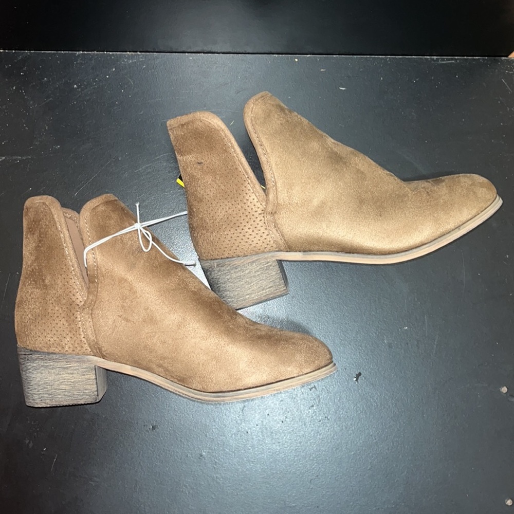 Seven7 soho ankle boot beige size 8 shoe